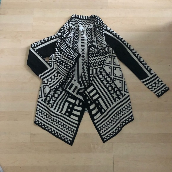 Larry Levine Sweaters - Larry Levine B&W Open Cardigan